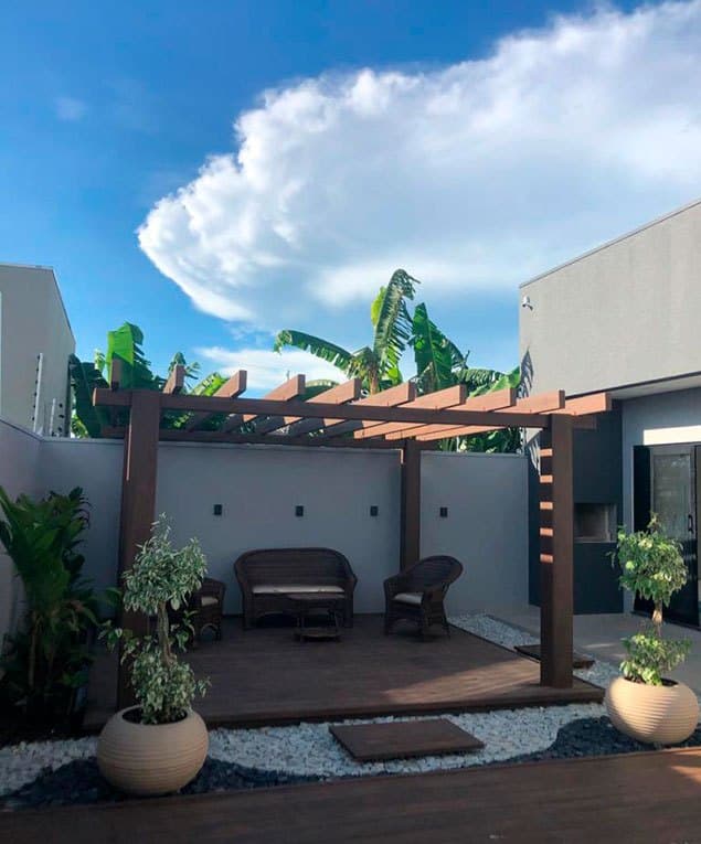 Pergolado IN BRASIL em varanda com deck